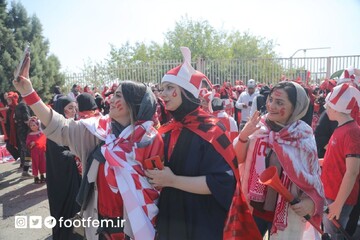 حضور هواداران پرسپولیس در ورودی شرقی ورزشگاه آزادی