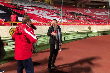 ببینید | عکس یادگاری یحیی گل محمدی با هواداران زن در ورزشگاه آزادی