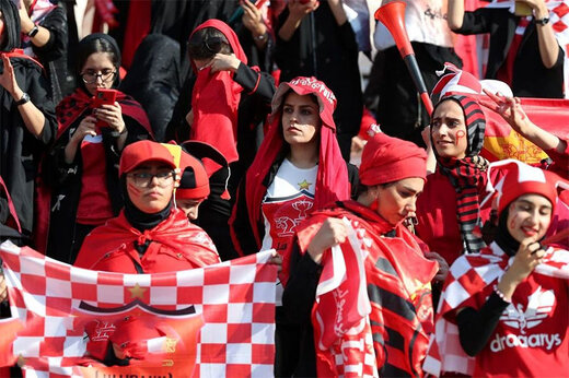 حرکت قابل تحسین تماشاگران زن پرسپولیس / عکس