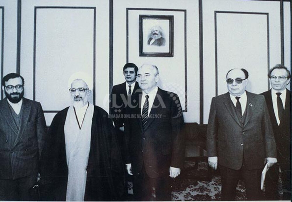 عکس | قابی تاریخی از سفر آیتالله جوادی آملی به همراه جواد لاریجانی به شوروی و دیدار با گورباچف