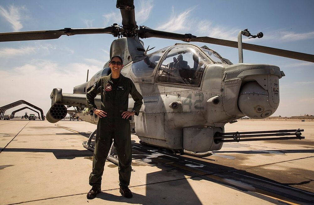 از خلبانی سوپر کبری تا سفر به فضا/ یاسمن مقبلی نخستین زن مسافر ماه میشود؟