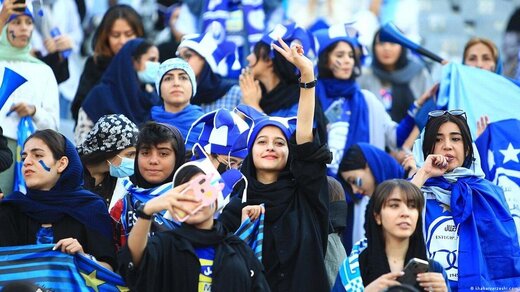  روزه سکوت منتقدان حضور زنان در ورزشگاها/ خاتمی و روحانی رئیس جمهور بودند ، کفن‌پوشان به خیابان می‌آمدند