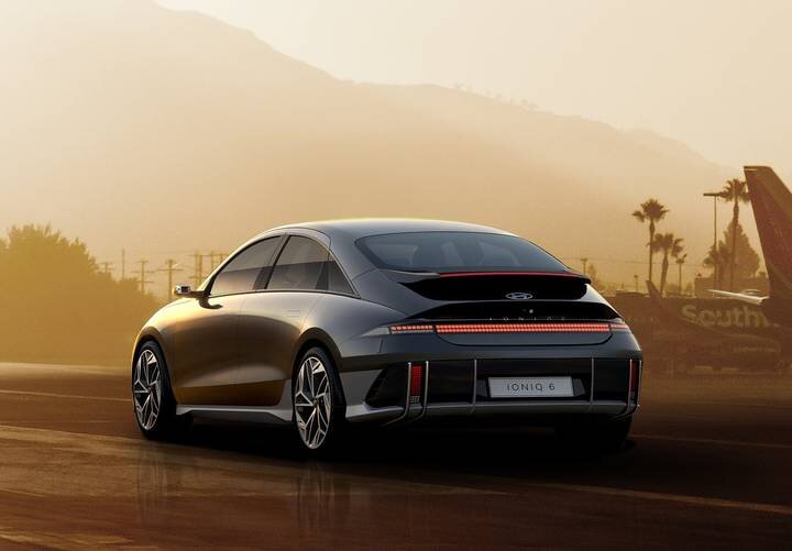 طراحی منحصربهفرد هیوندای آیونیک ۶ / مردم برای خرید ماشین یک میلیاردی صف کشیدند/ عکس