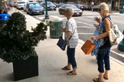 ببینید | ترساندن سه زن توسط گیاه سخنگو؛ دوربین مخفی جالب در نیویورک!