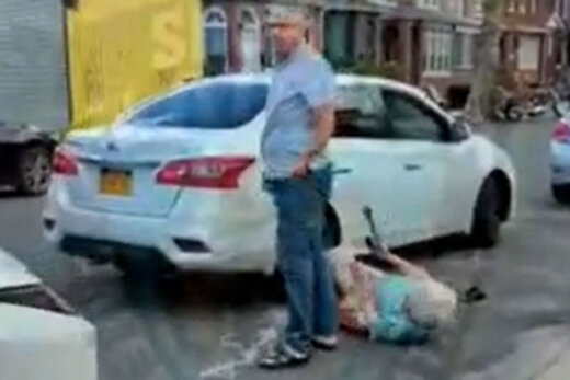 ببینید | سرقت از یک پیرزن ۷۸ ساله توسط راننده تاکسی در نیویورک!