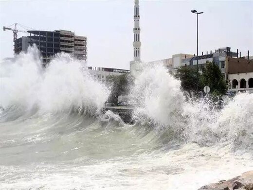 وزش باد و مواج شدن دریا در محدوده هرمزگان/ شناورهای سبک و صیادی از تردد خودداری کنند