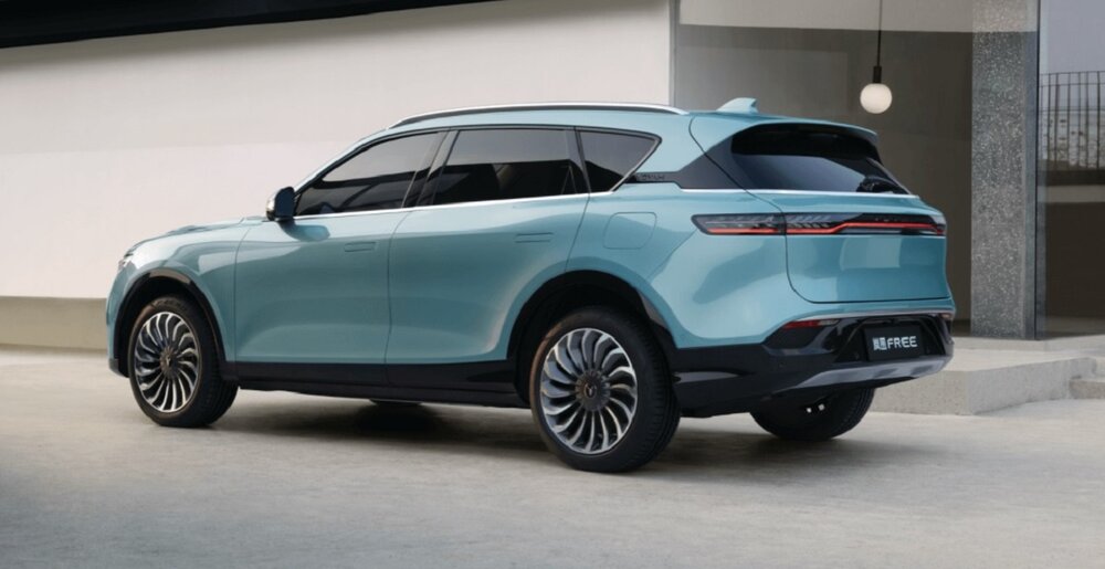 ماشینی که دانگ فنگ به اروپا صادر میکند / عکس