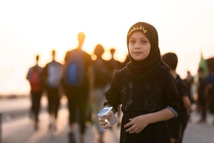 کودکان در مسیر پیاده‌روی اربعین