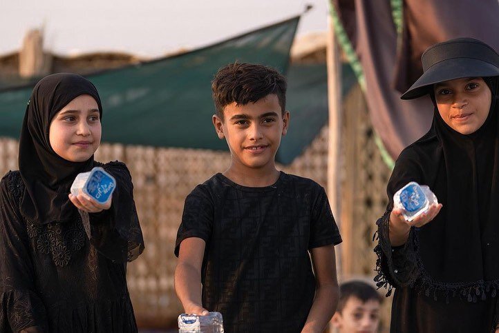 کودکان در مسیر پیاده‌روی اربعین