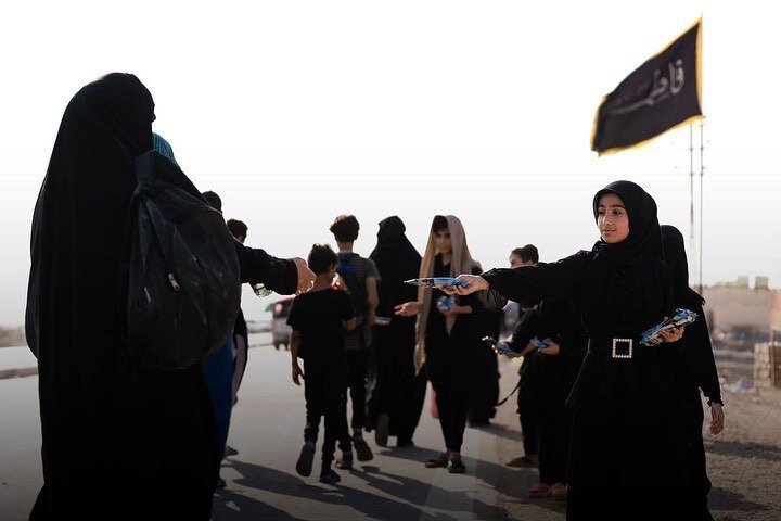 کودکان در مسیر پیاده‌روی اربعین