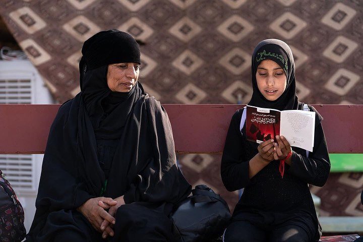 کودکان در مسیر پیاده‌روی اربعین