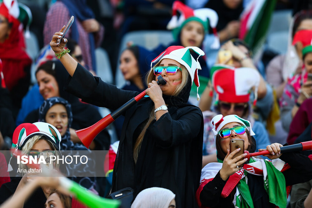 انتقاد تند دبیر ستاد نهی از منکر از رئیسی /  بعد از مجوز ورود زنان به ورزشگاه ها ، علما نگران بروز خلاف شرع هستند