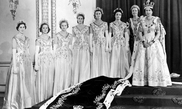 زندگی و مرگ ملکه الیزابت دوم در ۱۱ فریم جذاب