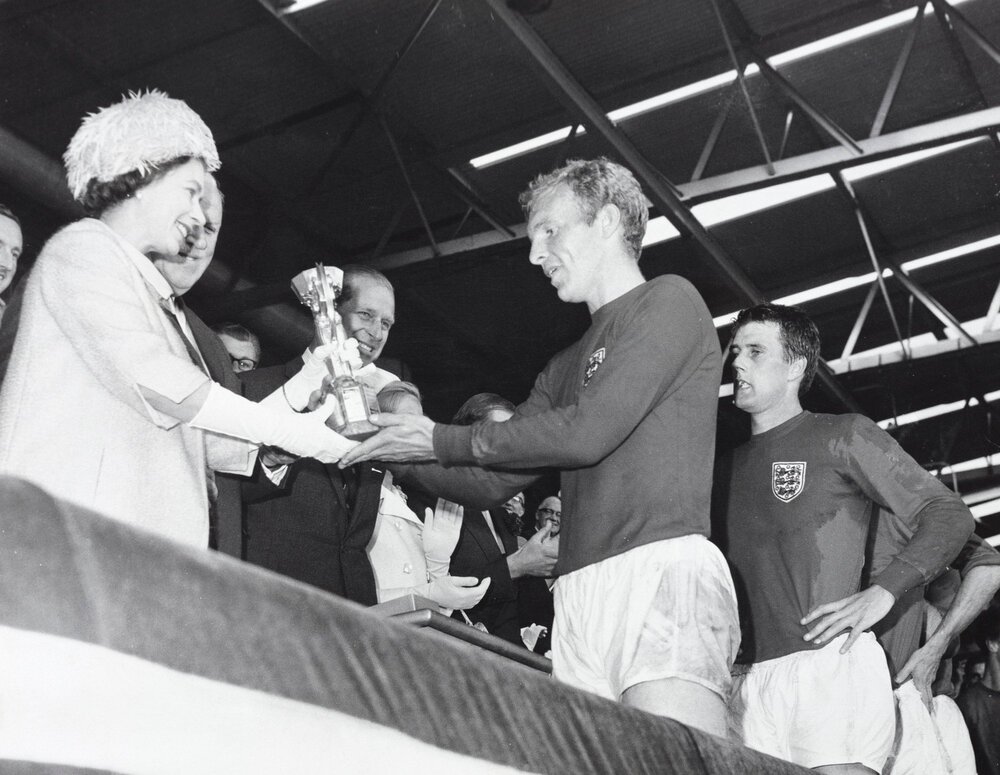 فوتبالیترین لحظه زندگی ملکه الیزابت/عکس