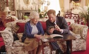 عکس |  اصرار ویژه ملکه انگلیس برای مکالمه با این تلفن سیمدار آنتیک!