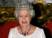 عکس/ بخشی از گران‌ترین جواهرات ملکه الیزابت را ببینید