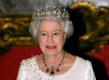 عکس/ بخشی از گران‌ترین جواهرات ملکه الیزابت را ببینید