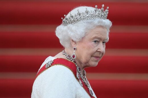 ملکه انگلیس و رژیم صهیونیستی؛ از بایکوت ظاهری سفر تا اعطای نشان شوالیه