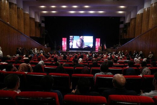 بشنوید | سینمای ایران فرش ماشینی است، نه اصالت دارد نه کیفیت