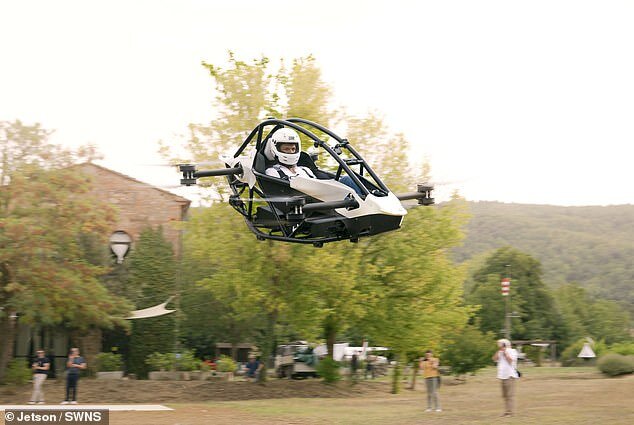 این ماشین ۳ میلیارد تومانی پرواز میکند / عکس