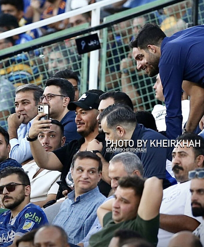 حضور خواننده استقلالی در ورزشگاه آزادی/عکس