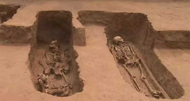 عکس | کشف قبرستان غول‌های 5 هزارساله در چین!