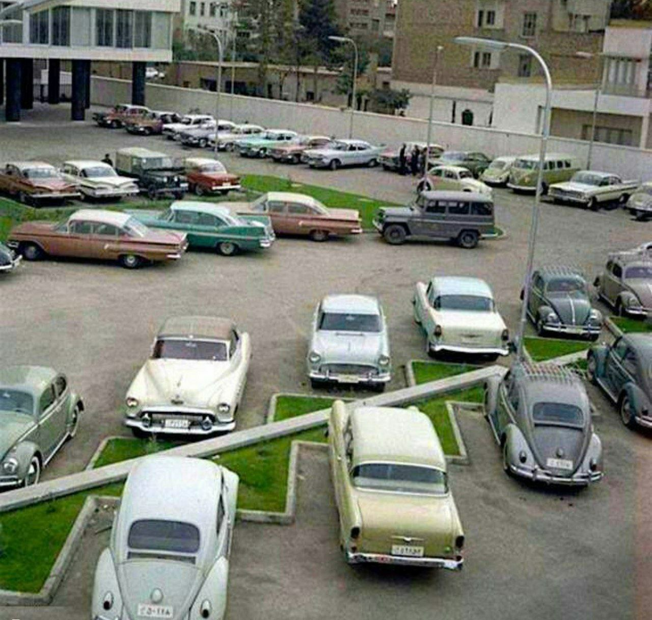 عکس| ماشین‌های خارجی در پارکینگ ساختمان وزارت نفت!