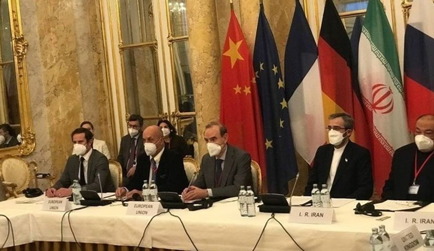 پیشنهاد عباس عبدی درباره چینش ترکیب هیات مذاکره‌کننده ایران