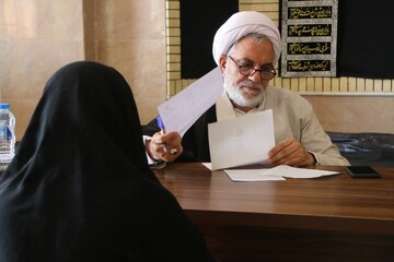 دربهای دادگستری کرمان بر روی تمامی مردم باز است/درخواستهای ۸۹۲ نفر از مراجعان در ملاقات مردمی رئیس کل دادگستری کرمان رسیدگی شد
دربهای دادگستری کرمان بر روی تمامی مردم باز است/درخواستهای ۸۹۲ نفر از مراجعان در ملاقات مردمی رئیس کل دادگستری کرمان رسیدگی شد