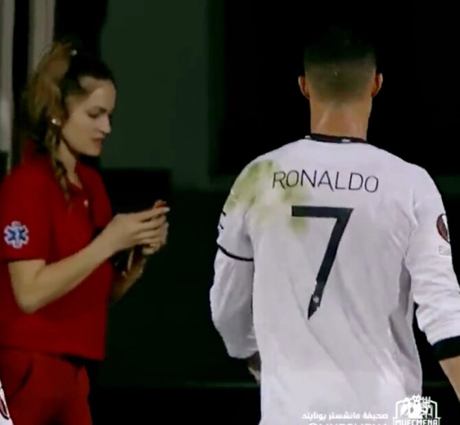 حرکت جنجالی رونالدو علیه یک هوادار پزشک/عکس