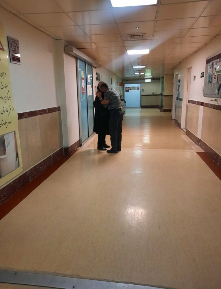 مادربزرگ و پدر مرحوم «مهسا امینی» در بیمارستان 