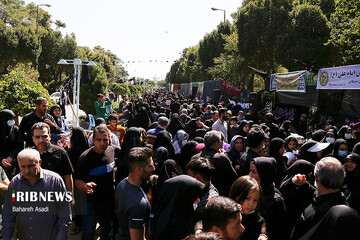 سیل عزاداران حسینی (ع) در روز اربعین