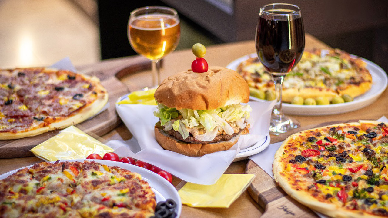 عالی قاپو اصفهان، هتلی در نصف جهان