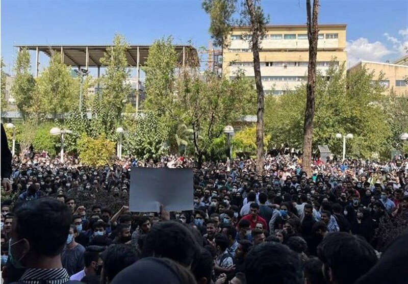 دانشجویان چند دانشگاه در پی درگذشت مهسا امینی تجمع کردند