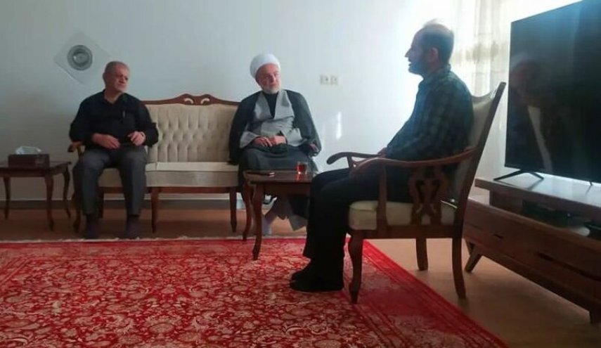 حضور ۲ ساعته نماینده ولی فقیه در منزل خانواده مهسا امینی + عکس