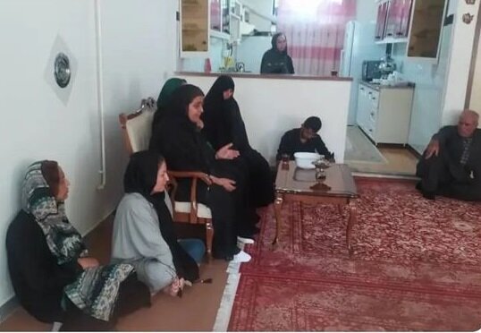 حضور ۲ ساعته نماینده ولی فقیه در منزل خانواده مهسا امینی + عکس