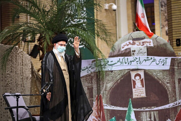 تصاویر | حضور ابراهیم حاتمی کیا و جعفر دهقان در دیدار با رهبر انقلاب
