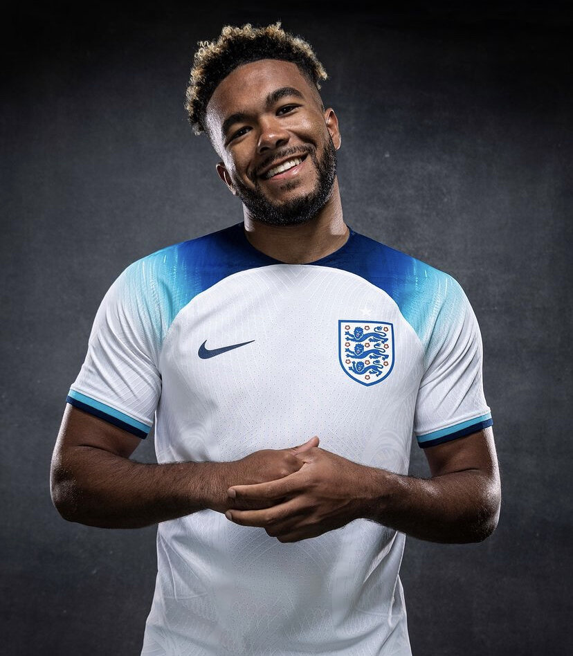 رونمایی از پیراهن انگلیس برای تقابل با ایران/عکس