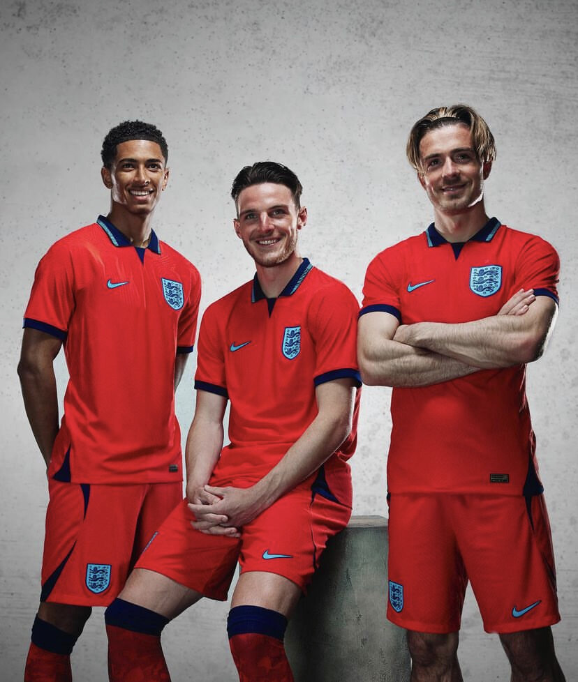 رونمایی از پیراهن انگلیس برای تقابل با ایران/عکس