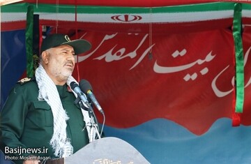 نیازمندی ابرقدرتها به تجهیزات نظامی ایران از افتخارات دفاع مقدس است  نیازمندی ابرقدرتها به تجهیزات نظامی ایران از افتخارات دفاع مقدس است