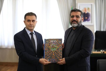 وزير الثقافة: نعتبر إيكو جزءًا من اسرة وزارة الثقافة والإرشاد الإسلامي وزير الثقافة: نعتبر إيكو جزءًا من اسرة وزارة الثقافة والإرشاد الإسلامي