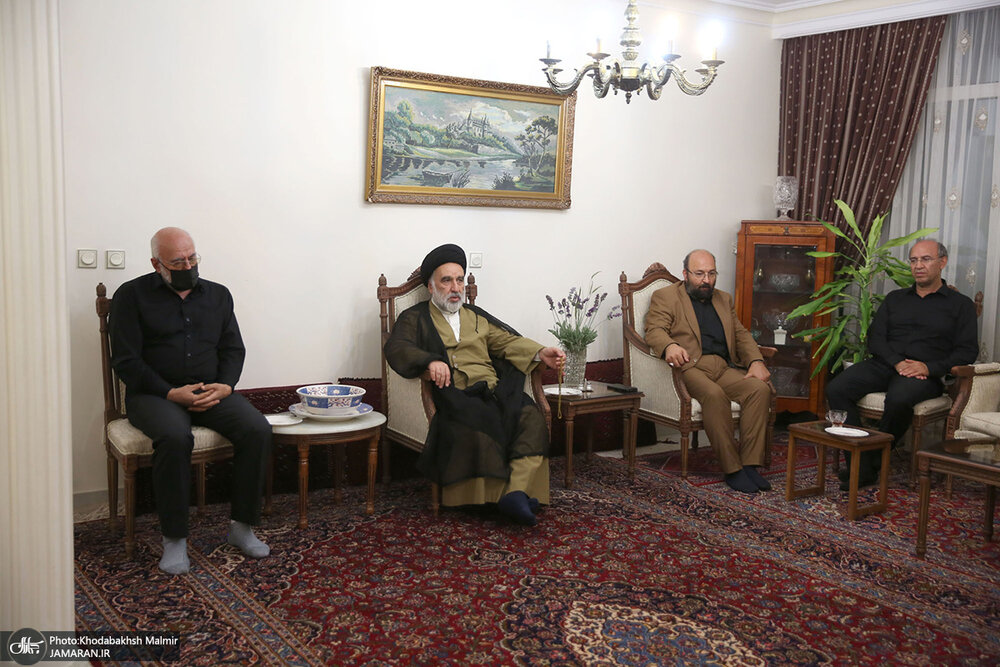 حضور سید حسن خمینی در منزل شهیدان رحمانی