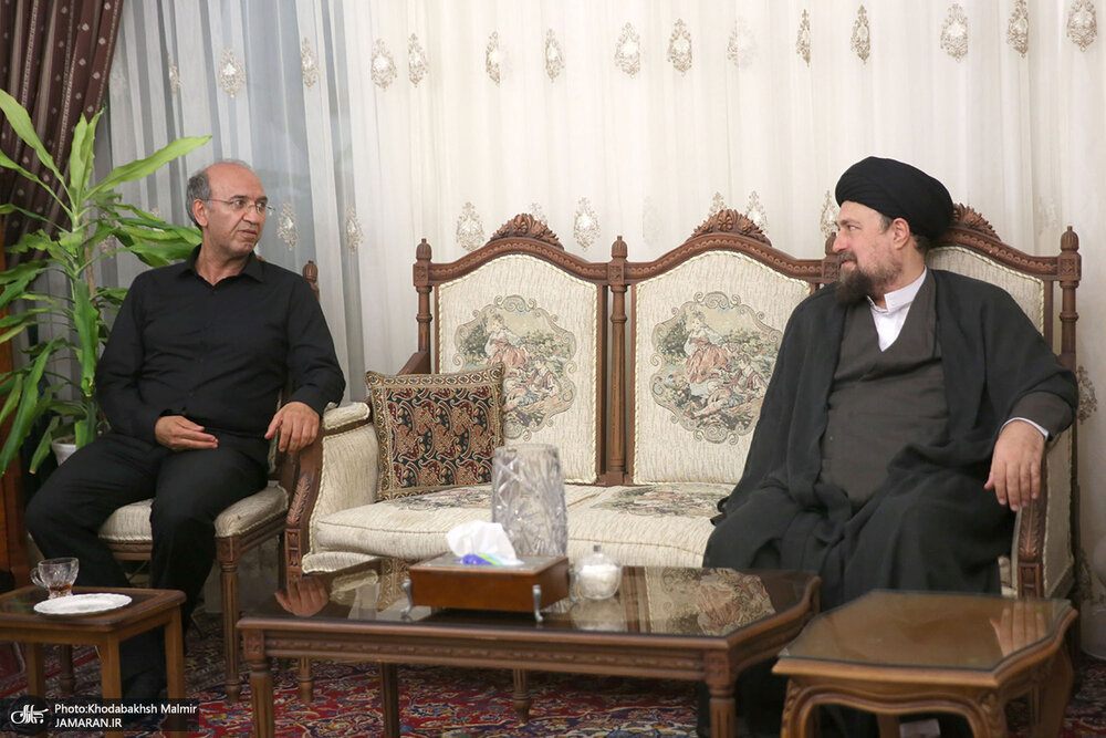 حضور سید حسن خمینی در منزل شهیدان رحمانی