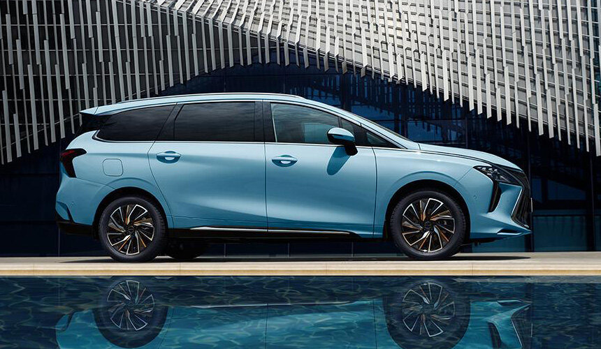 تصاویر | خودروی چینی پرآپشن با قیافه کادیلاک در بازار ایران