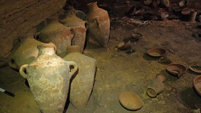 عکسl تصاویر خیره‌کننده از اشیاء باستانی یک غار مخفی در فلسطین