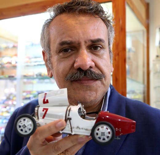 این مرد 6 هزار ماشین دارد! | مجموعه شخصی از خودرو،هواپیما ،کشتی و موتور/عکس ها این مرد 6 هزار ماشین دارد! | مجموعه شخصی از خودرو،هواپیما ،کشتی و موتور/عکس ها