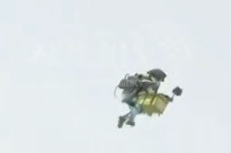 ببینید | اولین تحویل غذا توسط پیک پرنده در عربستان سعودی؛ واقعیت یا حقه سینمایی؟