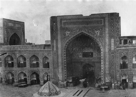 شعر زیبای ناصرالدین شاه در وصف امام رضا{غ) چه بود؟ / زیارت امام هشتم به روش دوره قاجار + عکس غای حرم در آن دوره