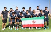 ادای احترام بازیکنان تیم فوتبال مس کرمان و مس نوین به پرچم کشور