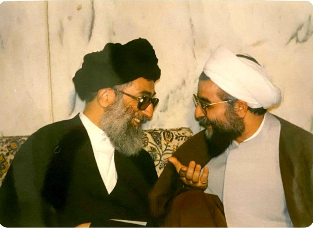 عکس‌های قدیمی از رهبر انقلاب و حسن روحانی